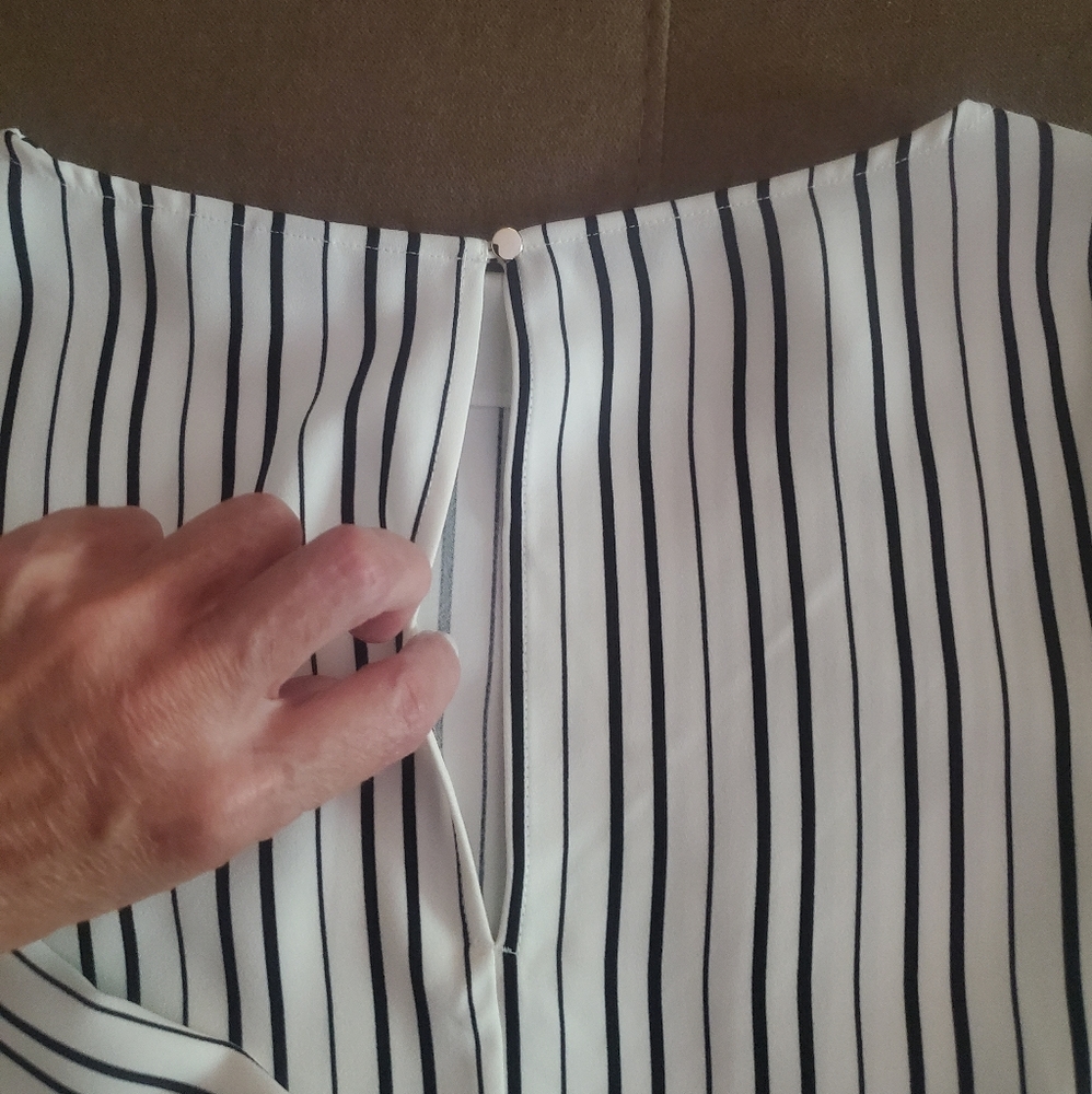 Long Split Cuff Tuxedo Stripe Blouse - Picture 2 of 8